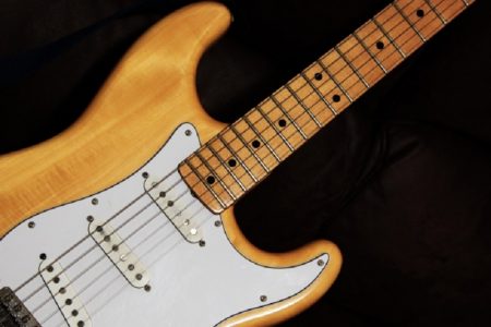 タイ珍事件！楽器連続窃盗のギタリスト＆闇カジノ急襲で警察官も逮捕