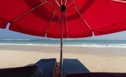 タイ外国人事件！デッキチェア使用料未払いで逮捕＆偽ID販売フランス人逮捕