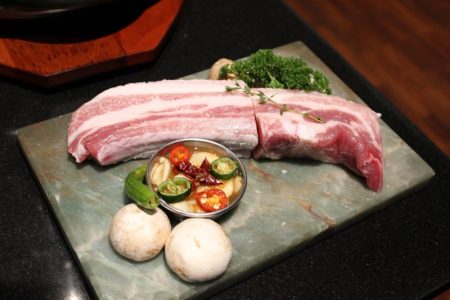 味もサービスも最高の高級韓国式焼き肉店「ガムサ」！
