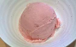 タイ勇気事件！アイスクリーム工場での違法行為を明らかにした男性