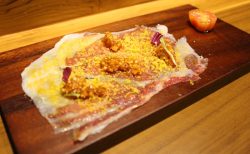 看板のないインターナショナル料理名店「メインインアクツ・レストラン」後編