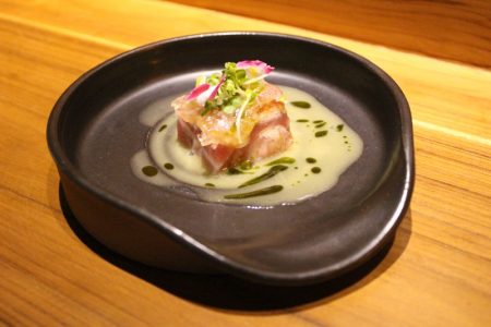 看板のないインターナショナル料理名店「メインインアクツ・レストラン」前編