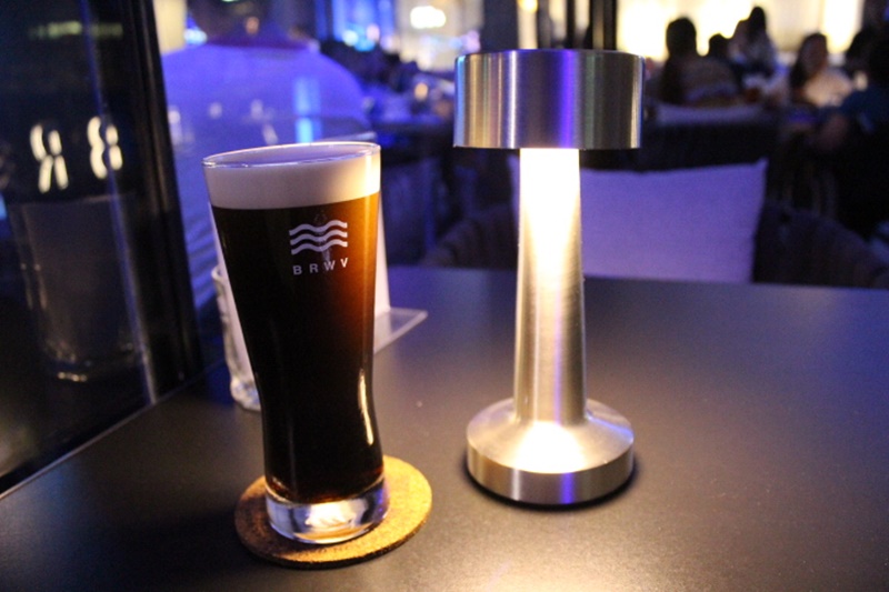 クラフトビールの殿堂的バーをラチャプラソン交差点で発見！眺めも料理も良し