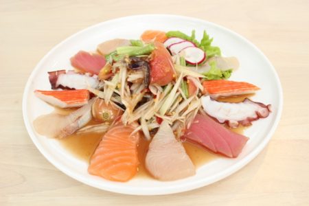 味抜群のタイ＆日本融合料理が自慢の店「丸海リバービューお任せ」