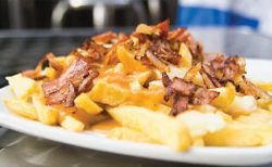 カナダの名物料理プーティンをタイで味わえる店～バンコク・プーティン